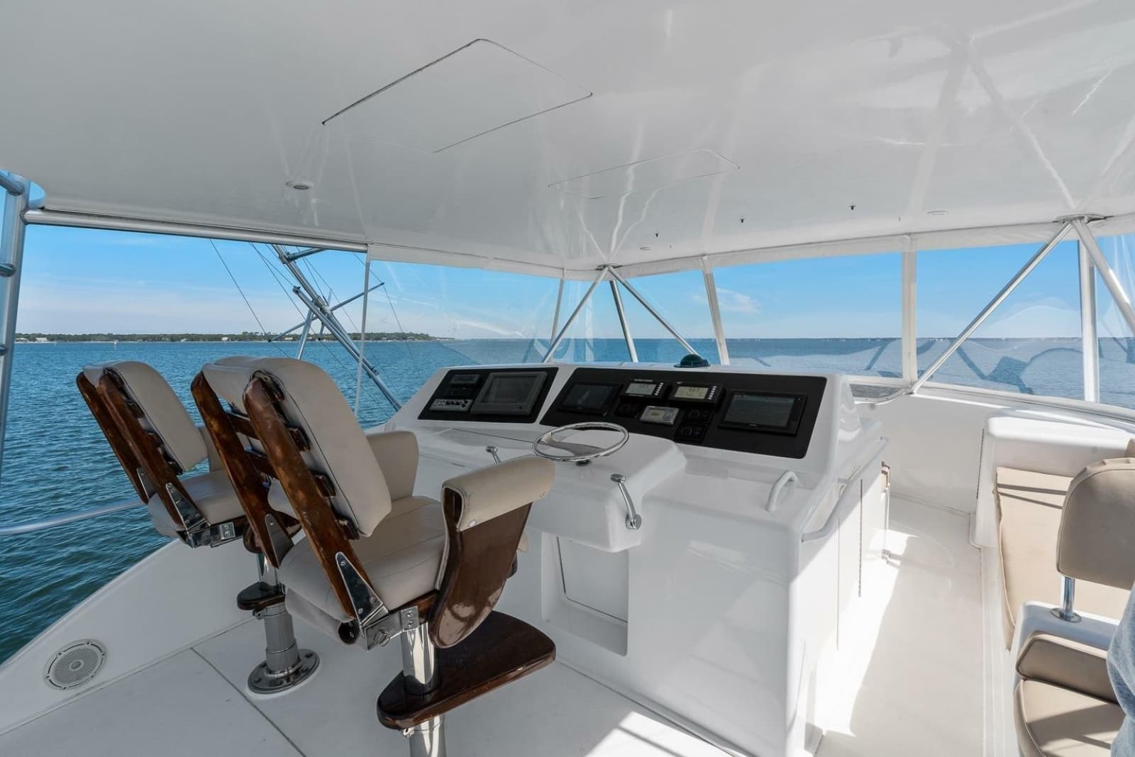 2002 Viking 61 Convertible - Photo 38