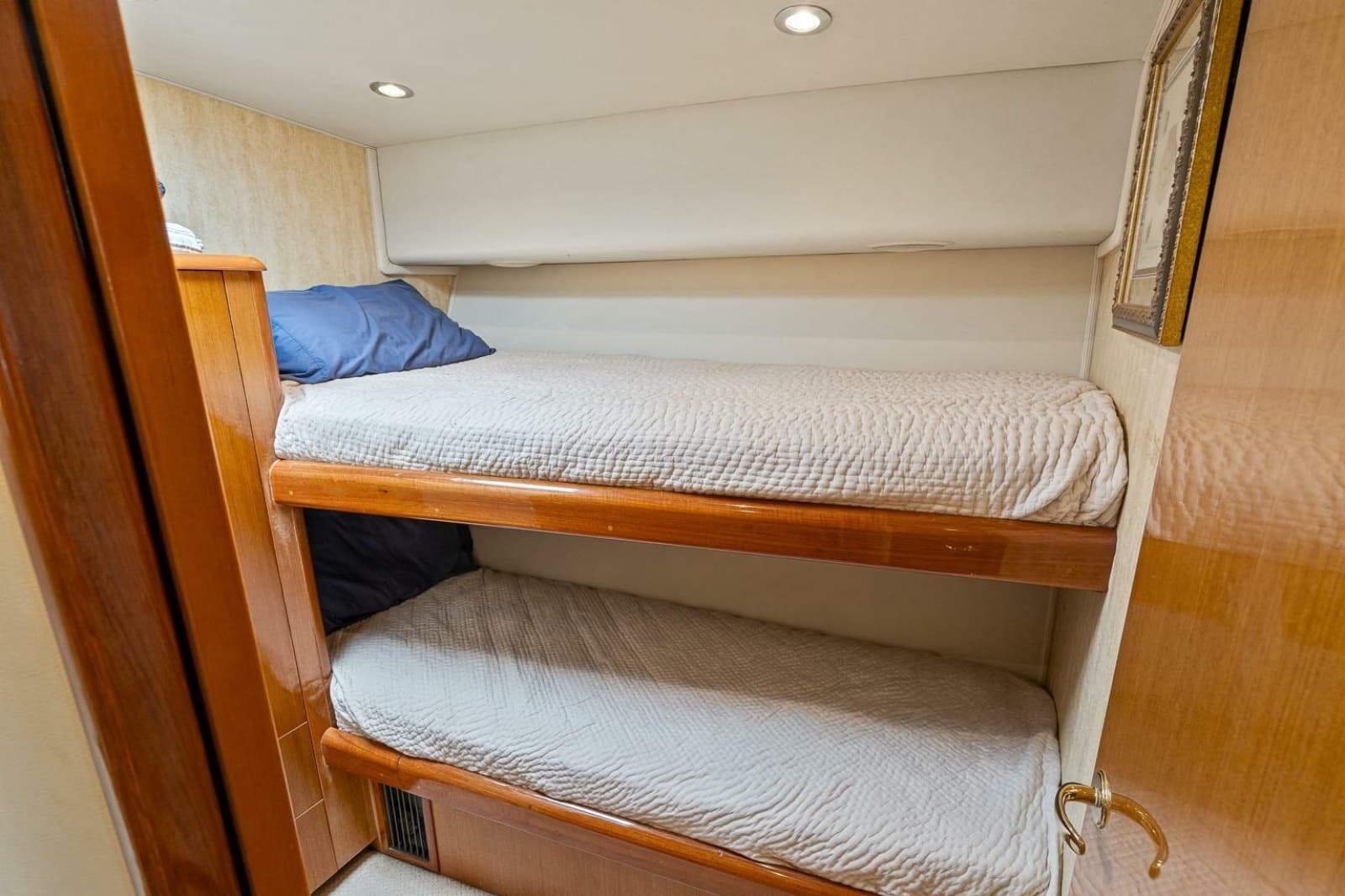 2002 Viking 61 Convertible - Photo 60