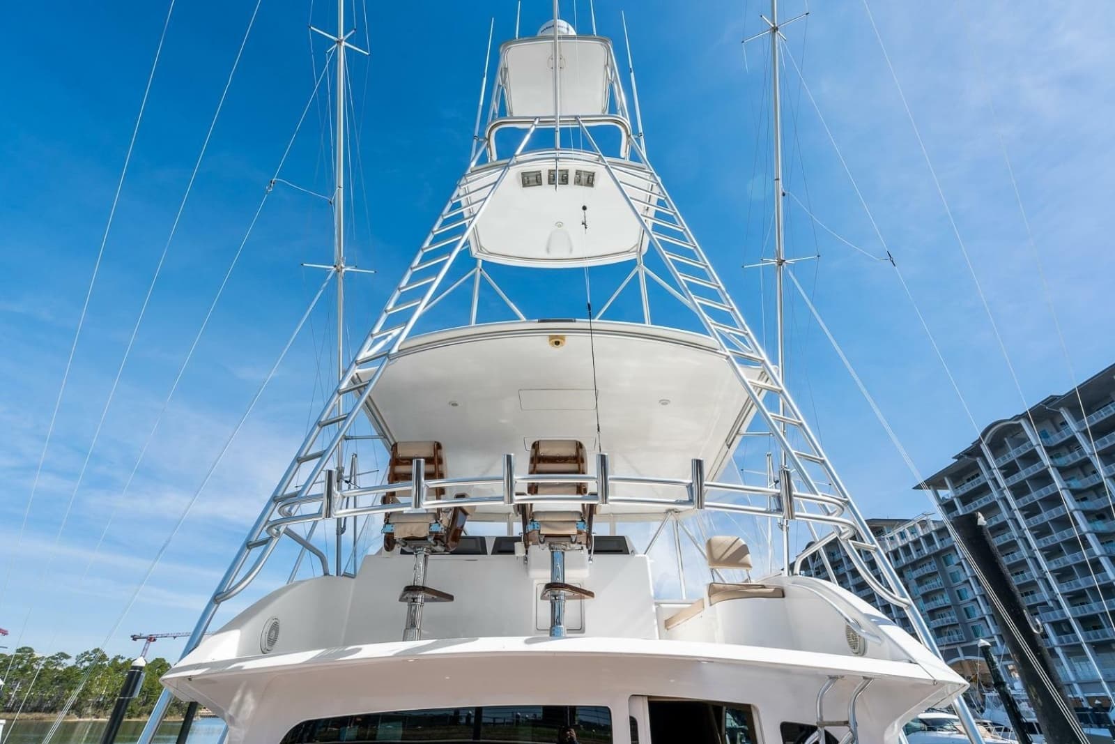 2002 Viking 61 Convertible - Photo 9