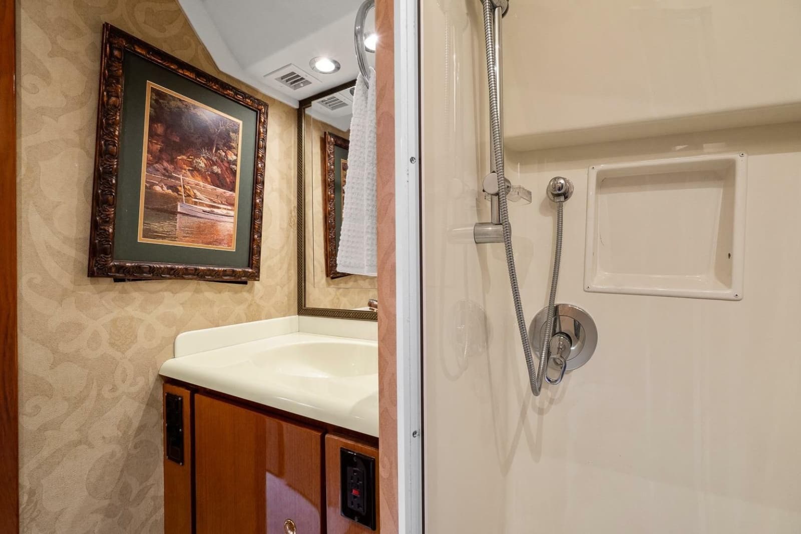 2002 Viking 61 Convertible - Photo 62