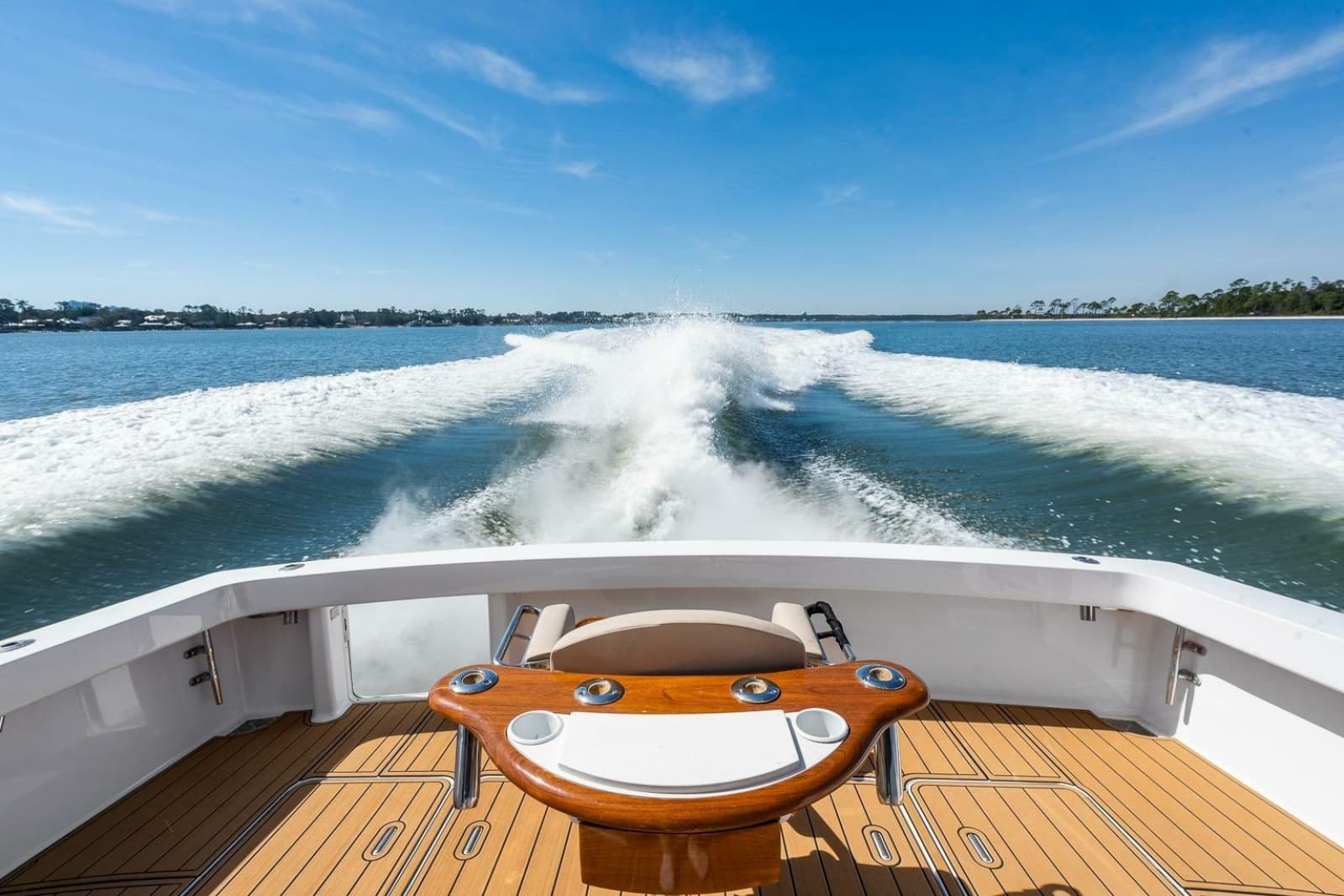 2002 Viking 61 Convertible - Photo 17