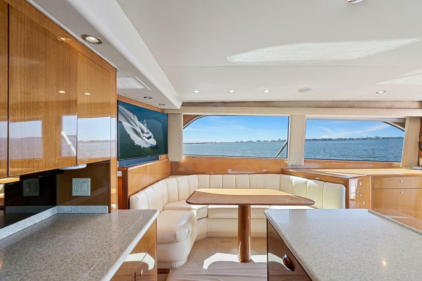 2002 Viking 61 Convertible - Photo 29