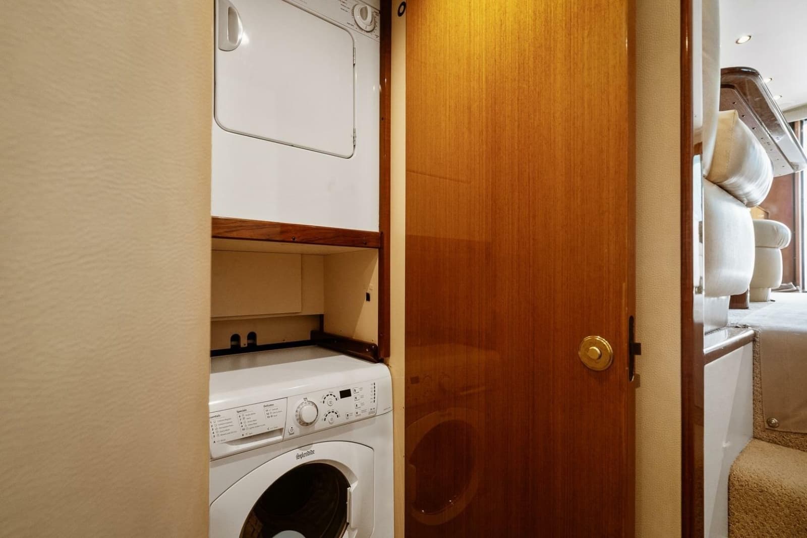 2002 Viking 61 Convertible - Photo 63