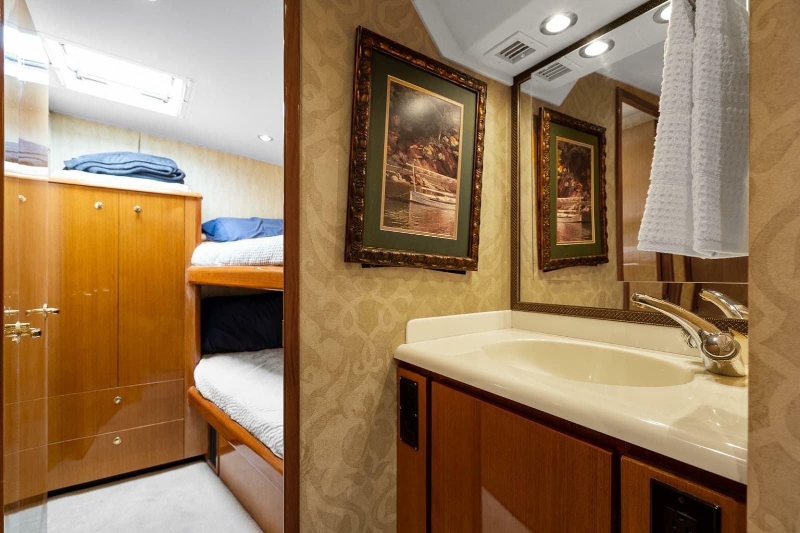 2002 Viking 61 Convertible - Photo 61