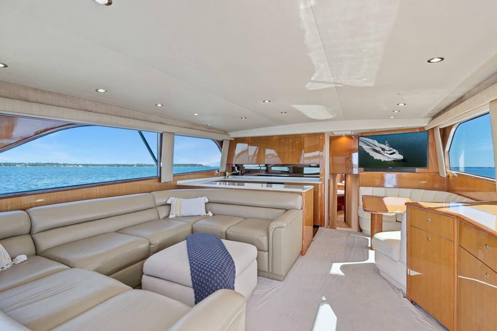 2002 Viking 61 Convertible - Photo 21