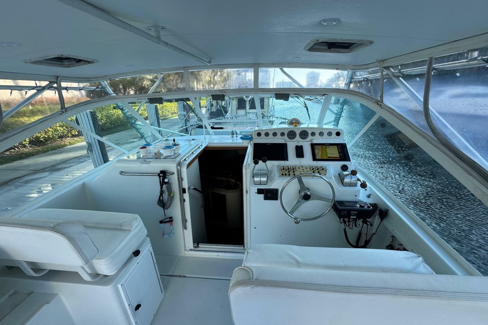 2001 Cabo 35 Express - Photo 8