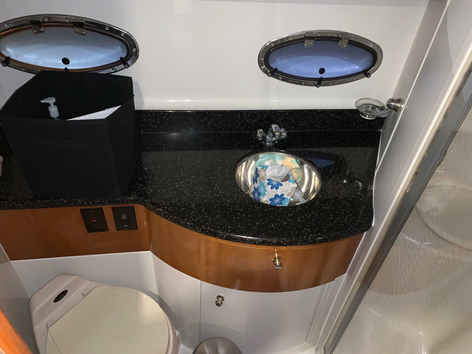 2001 Carver 396 Motor Yacht - Photo 35