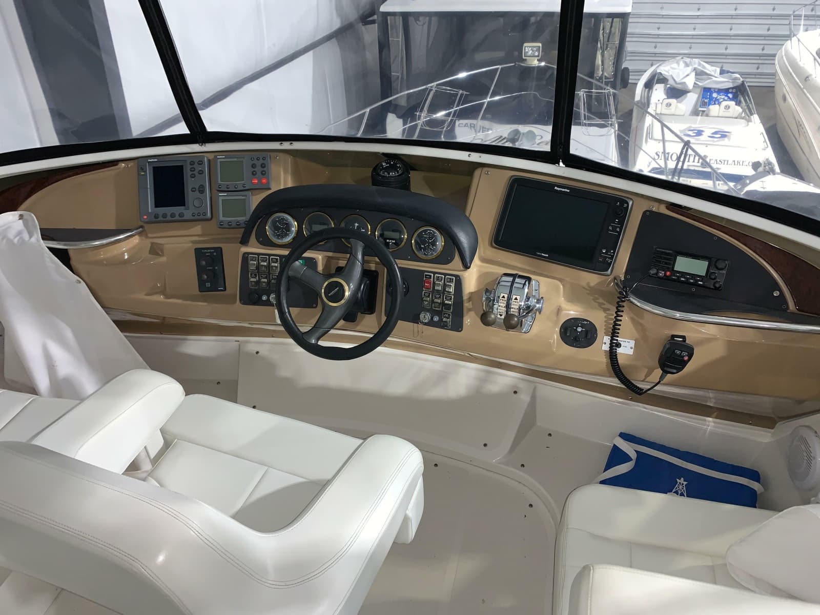 2001 Carver 396 Motor Yacht - Photo 12