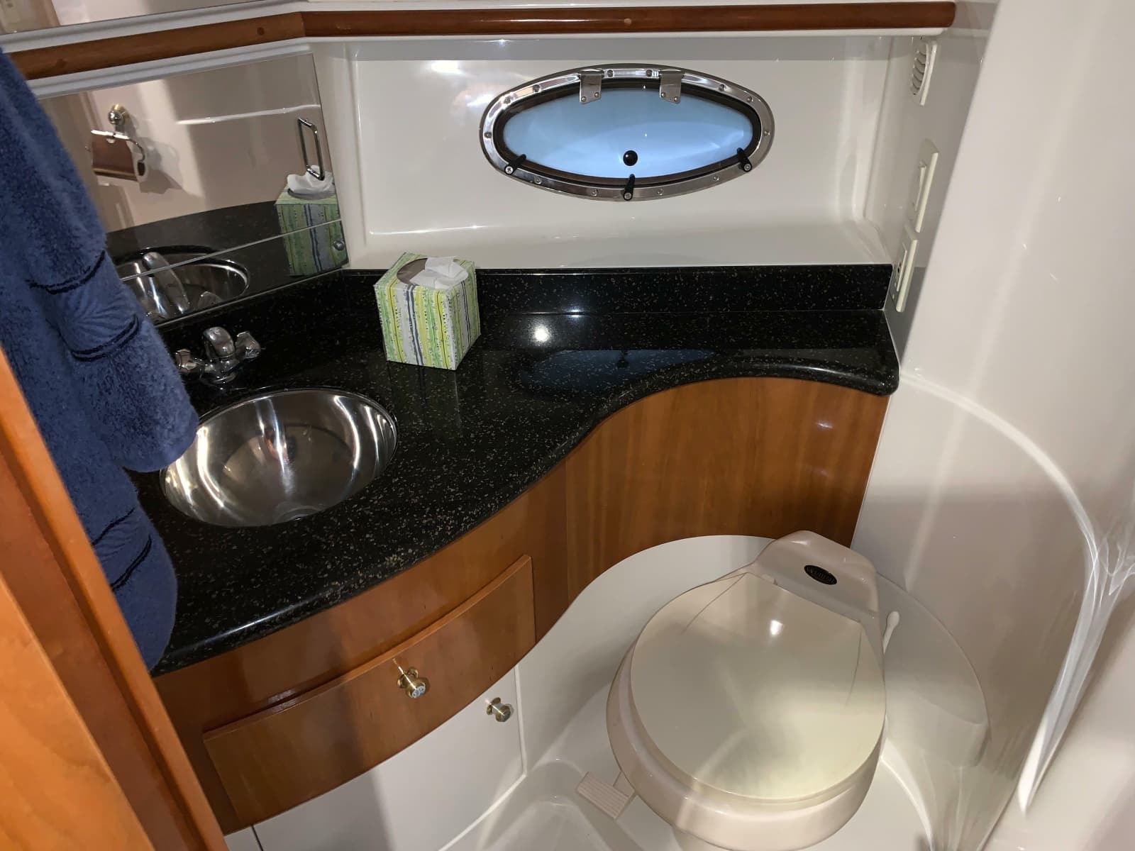 2001 Carver 396 Motor Yacht - Photo 38