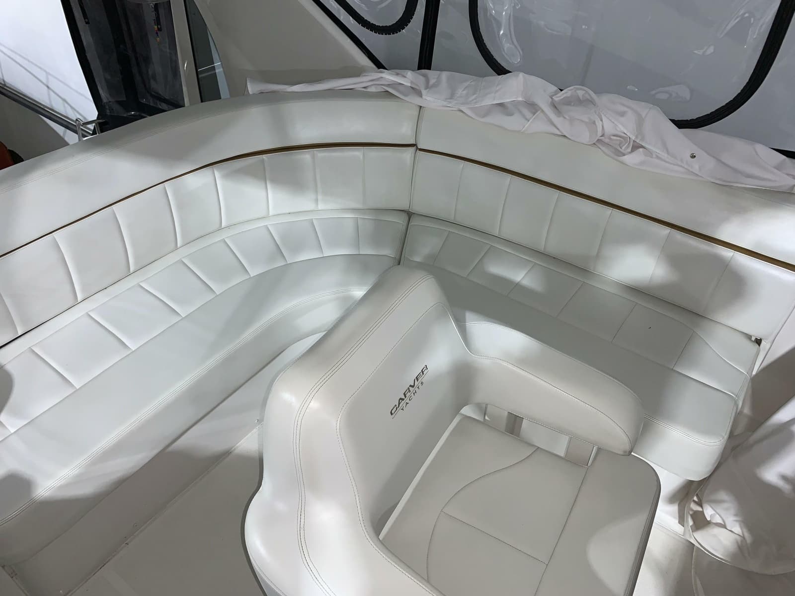 2001 Carver 396 Motor Yacht - Photo 11