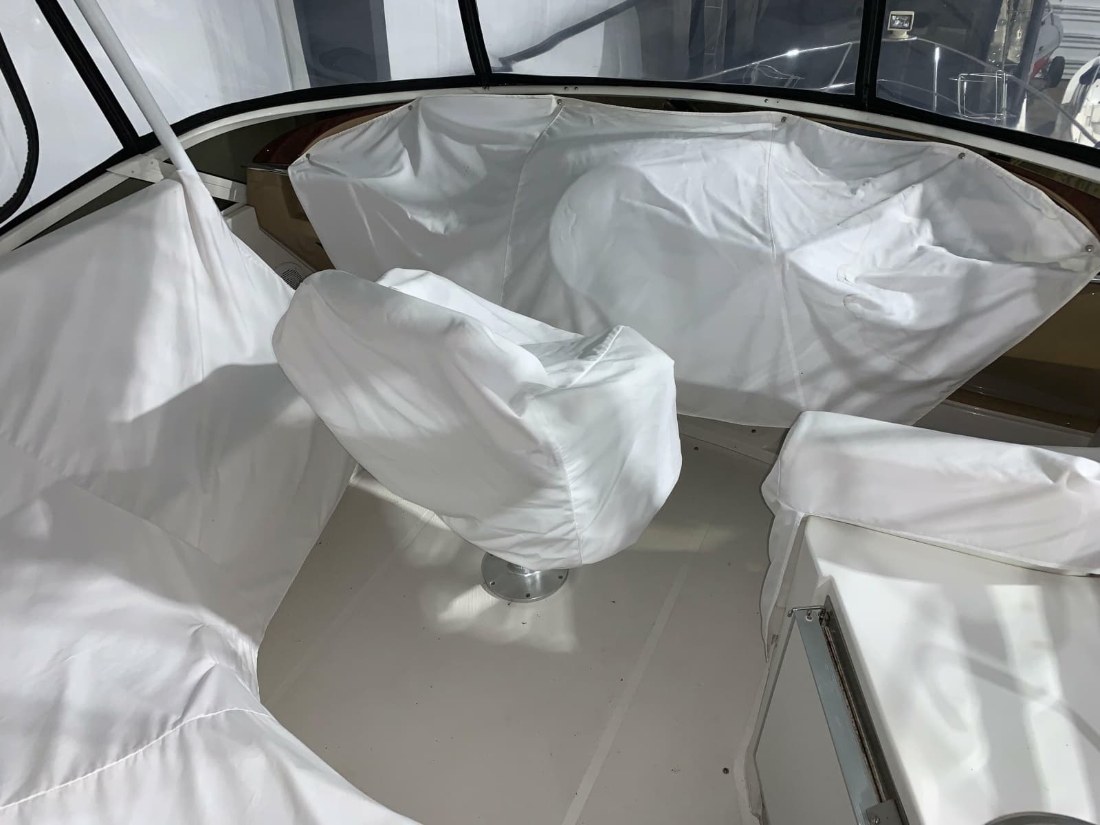 2001 Carver 396 Motor Yacht - Photo 10