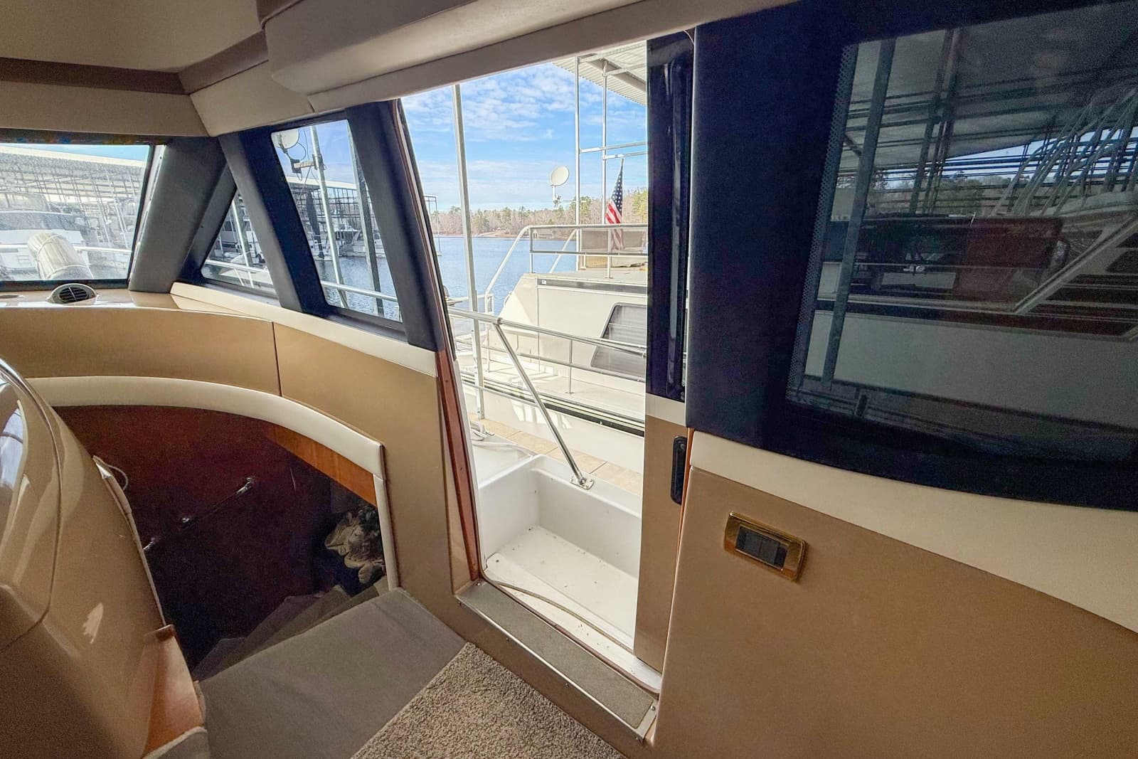 2001 Carver 570 Voyager Pilothouse - Photo 27