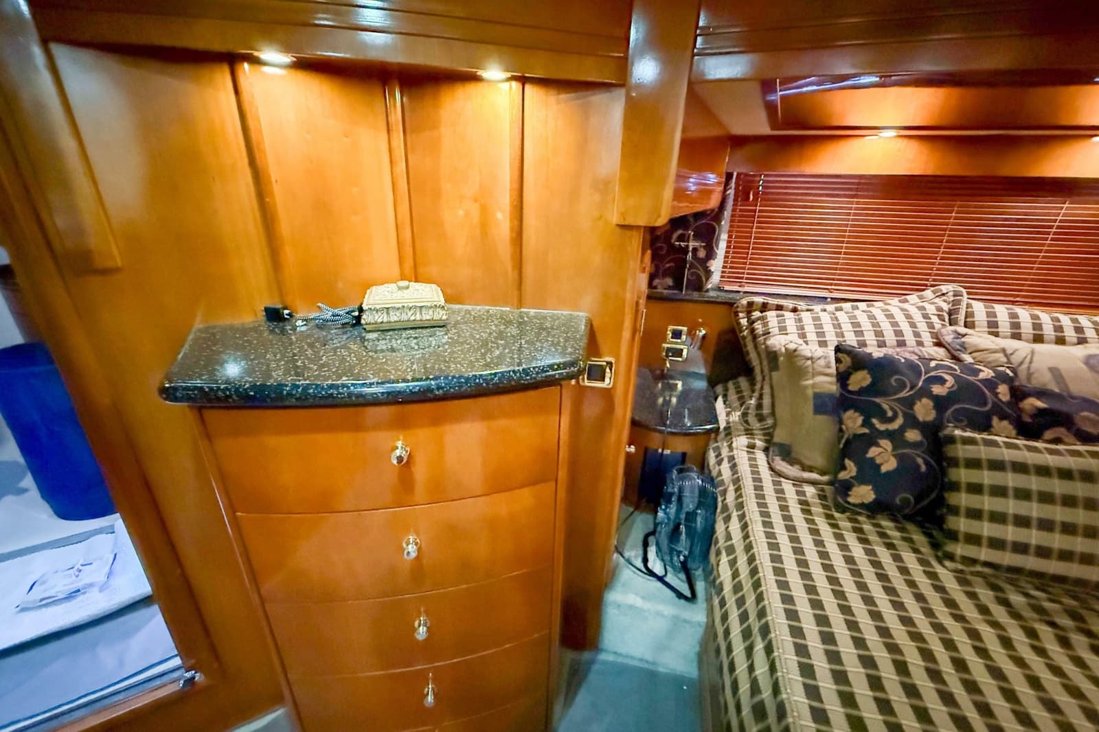 2001 Carver 570 Voyager Pilothouse - Photo 41