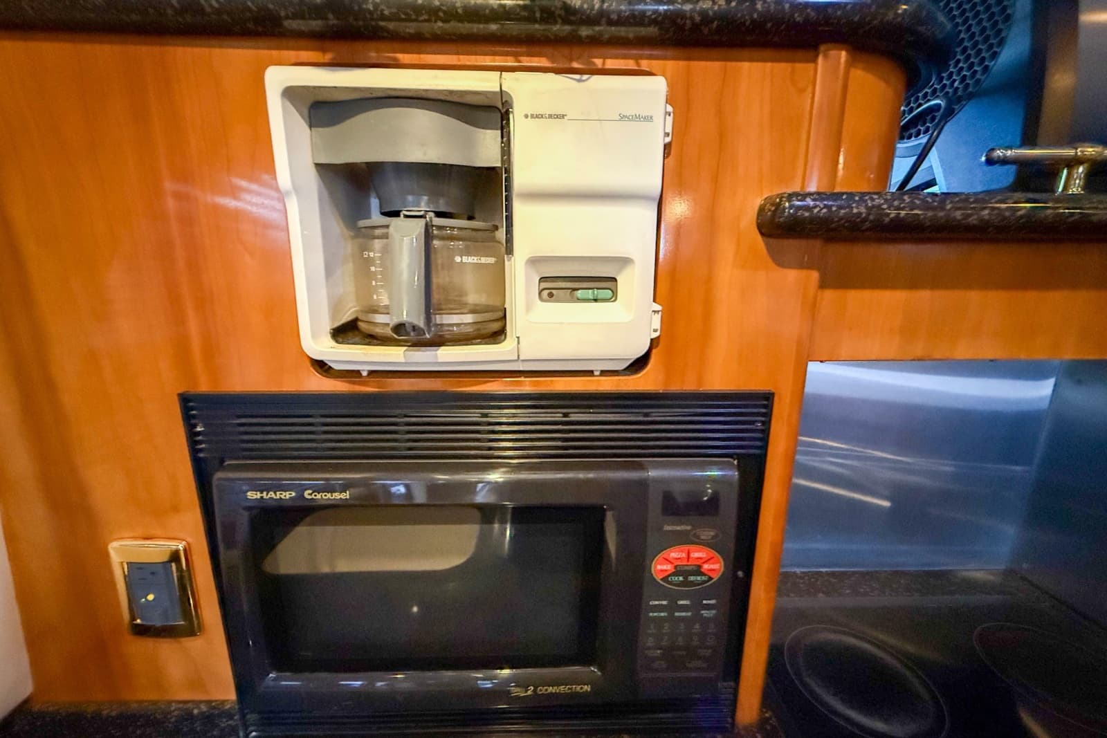 2001 Carver 570 Voyager Pilothouse - Photo 23