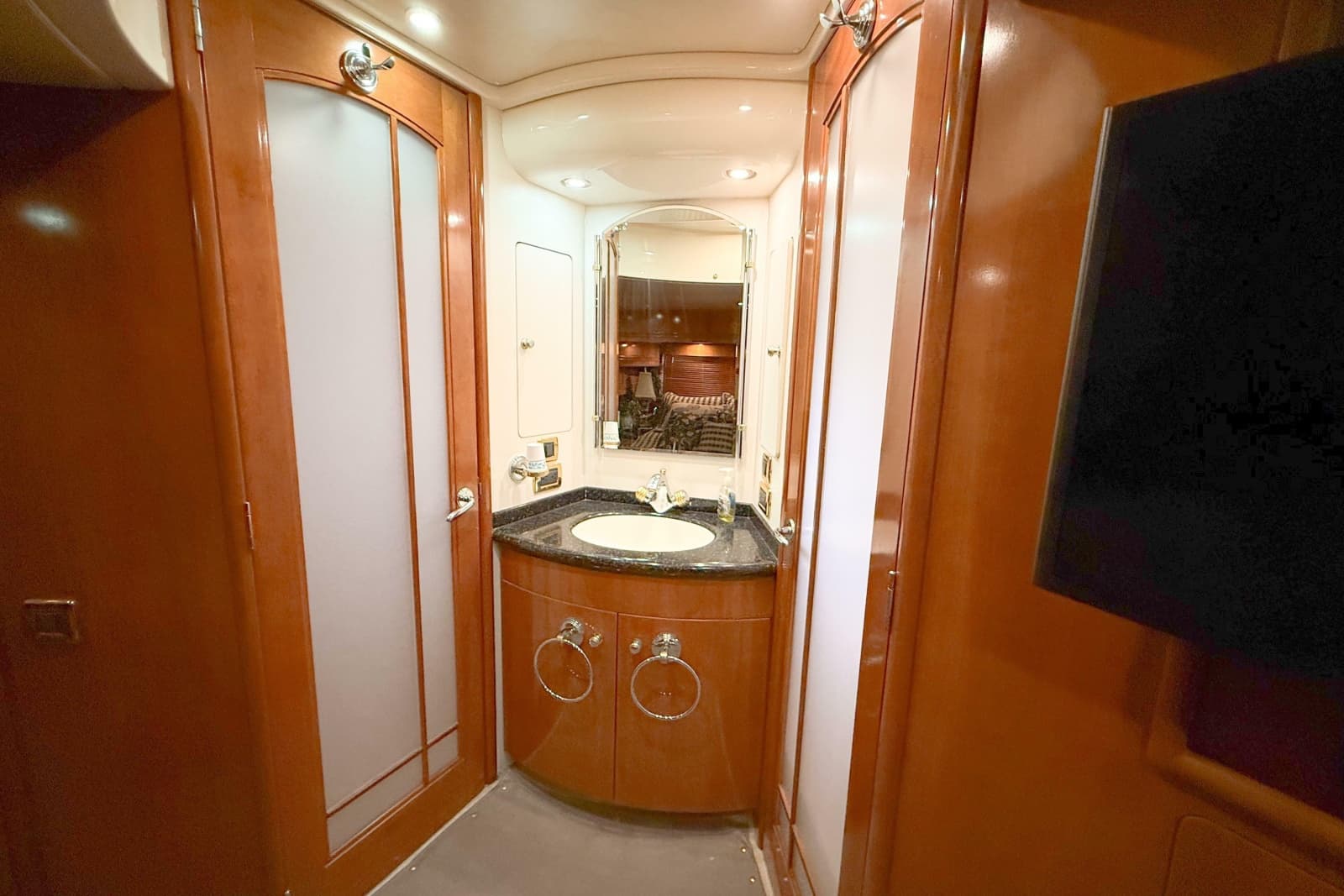 2001 Carver 570 Voyager Pilothouse - Photo 39