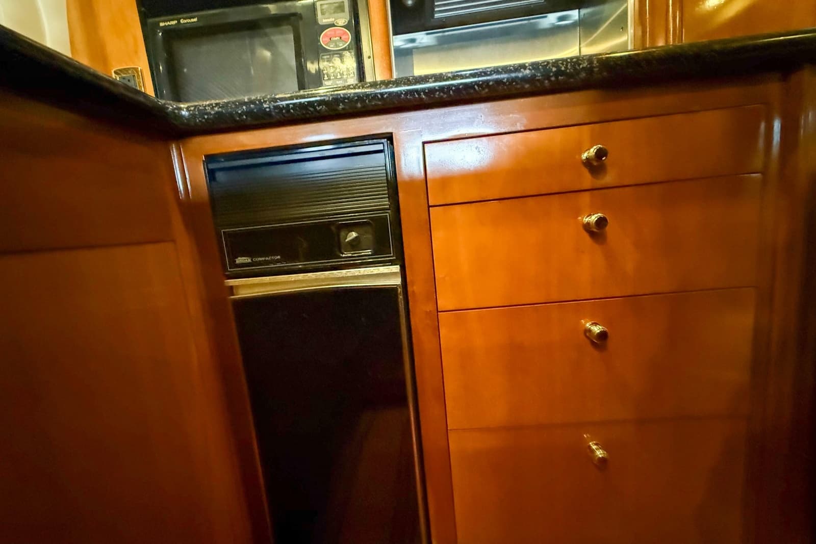 2001 Carver 570 Voyager Pilothouse - Photo 24