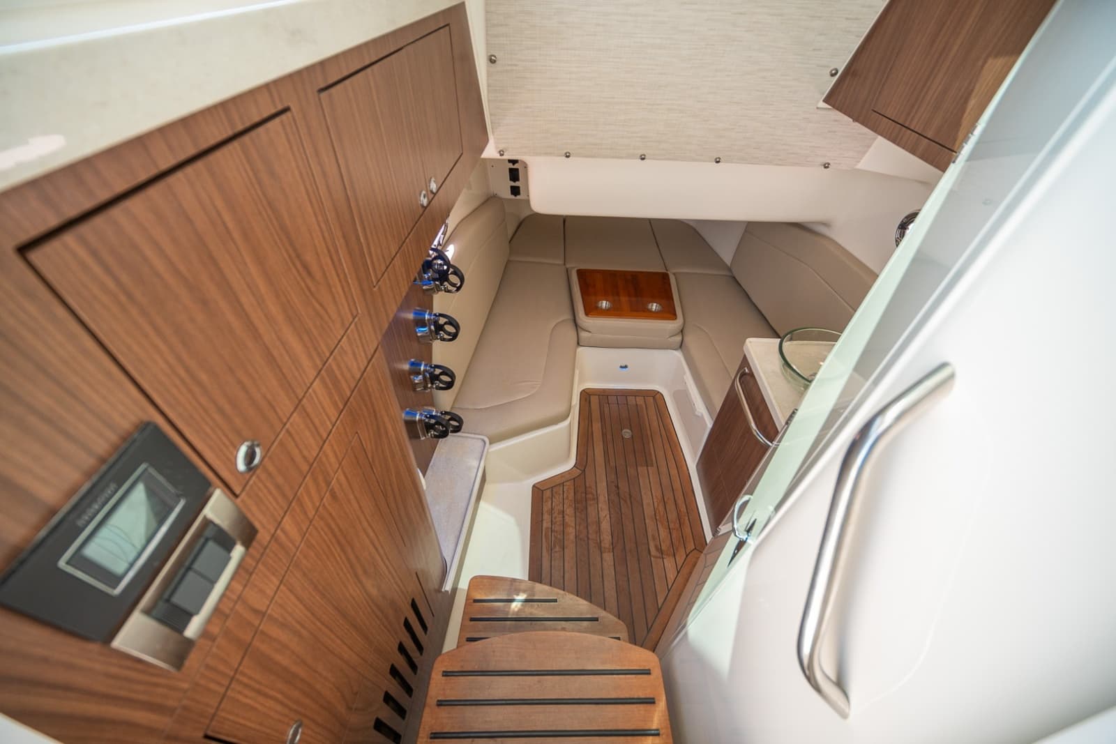 2021 Boston Whaler 380 Outrage - Photo 49