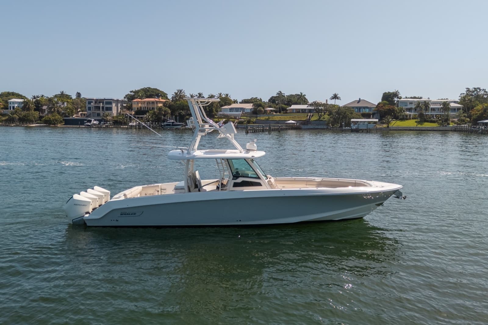 2021 Boston Whaler 380 Outrage - Photo 2