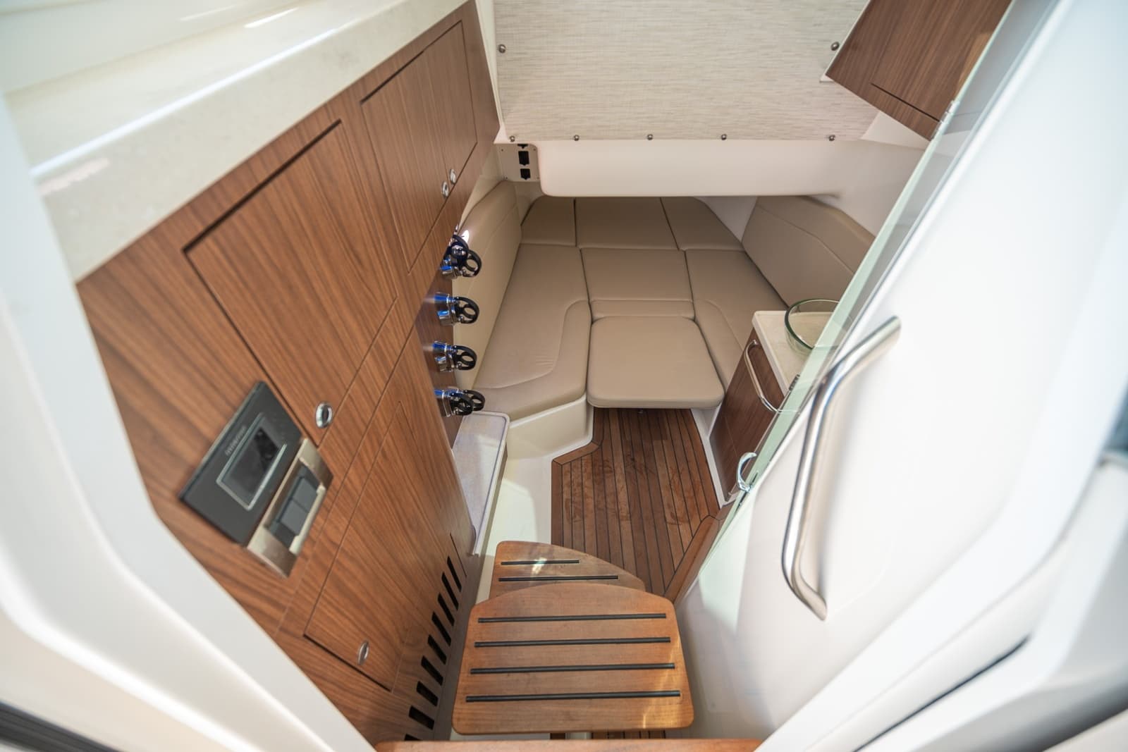 2021 Boston Whaler 380 Outrage - Photo 43