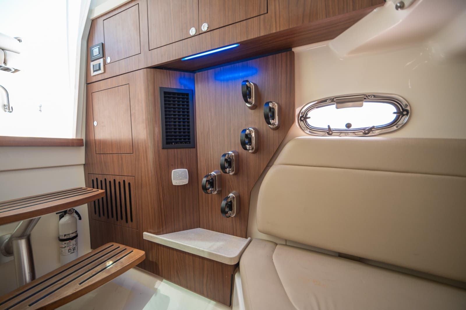 2021 Boston Whaler 380 Outrage - Photo 46