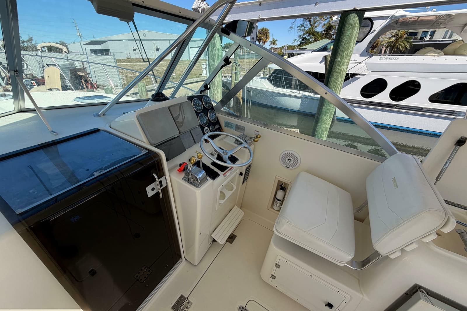 2001 Pursuit 3000 Express - Photo 20