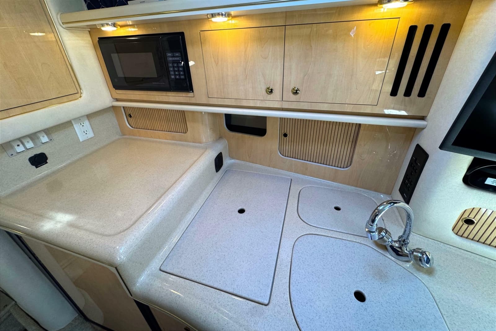 2001 Sea Ray 340 Sundancer - Photo 28