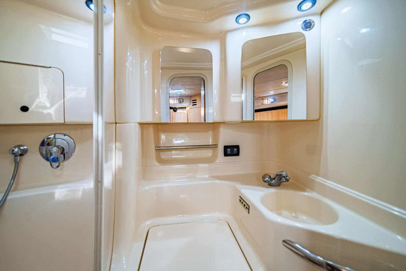 2001 Sea Ray 380 Sundancer - Photo 61