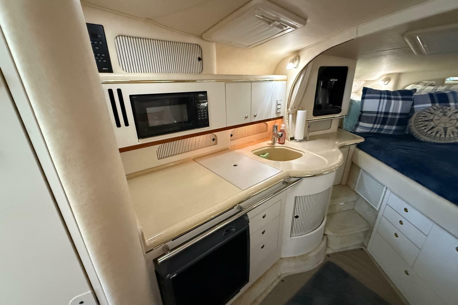 2001 Sea Ray Sundancer 310 - Photo 12