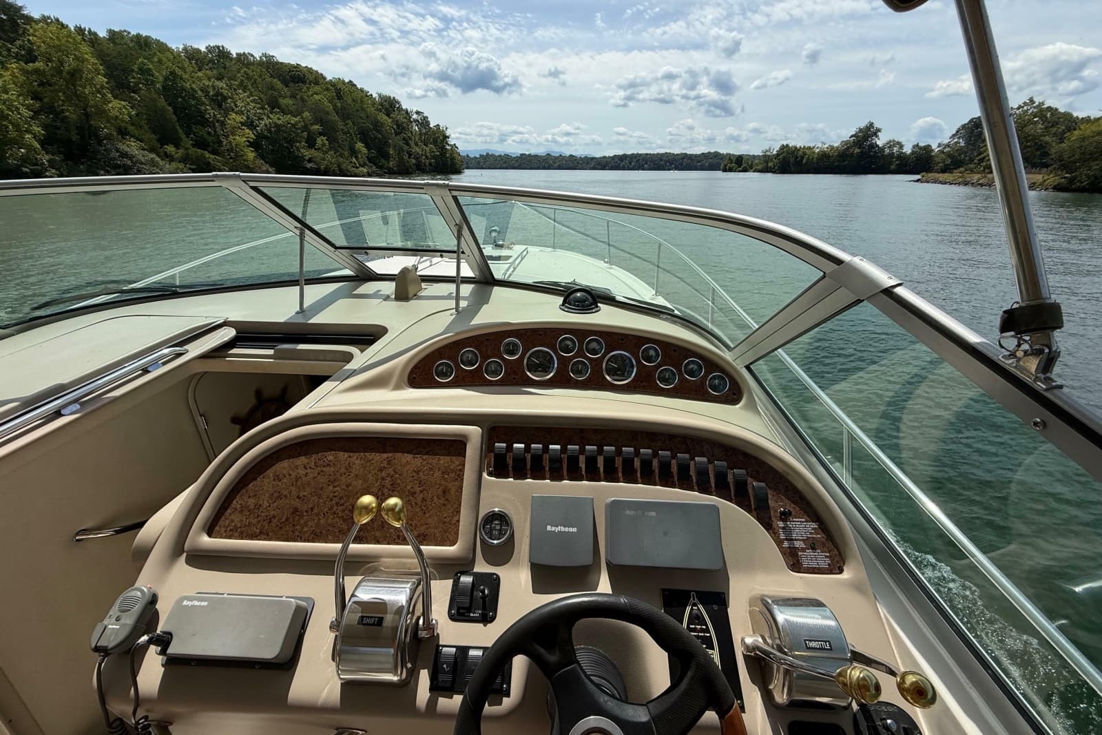 2001 Sea Ray Sundancer 310 - Photo 9