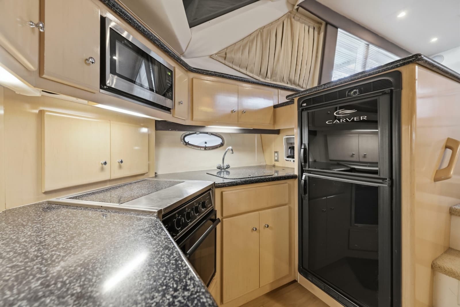 2000 Carver 406 Aft Cabin Motor Yacht - Photo 54