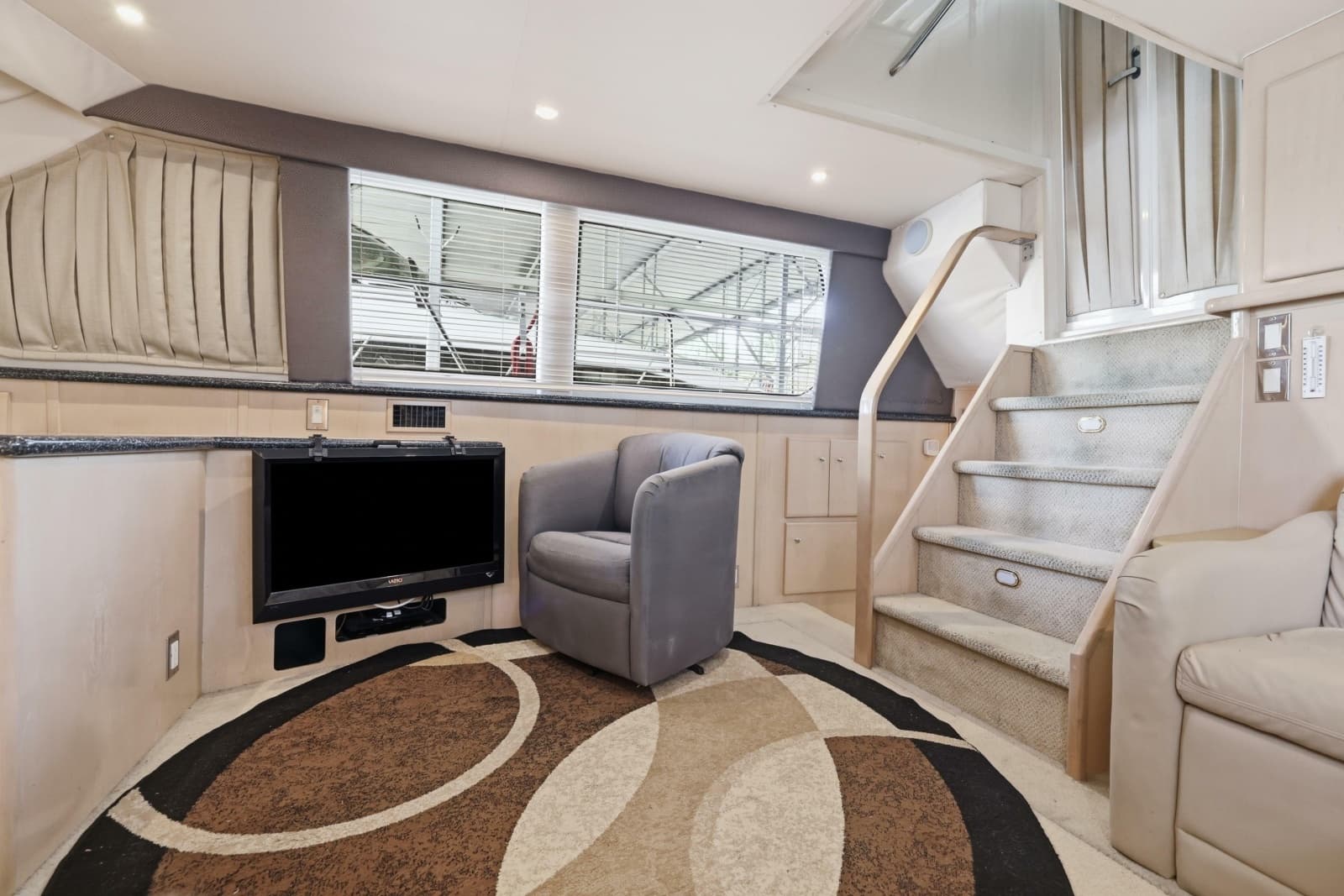 2000 Carver 406 Aft Cabin Motor Yacht - Photo 47