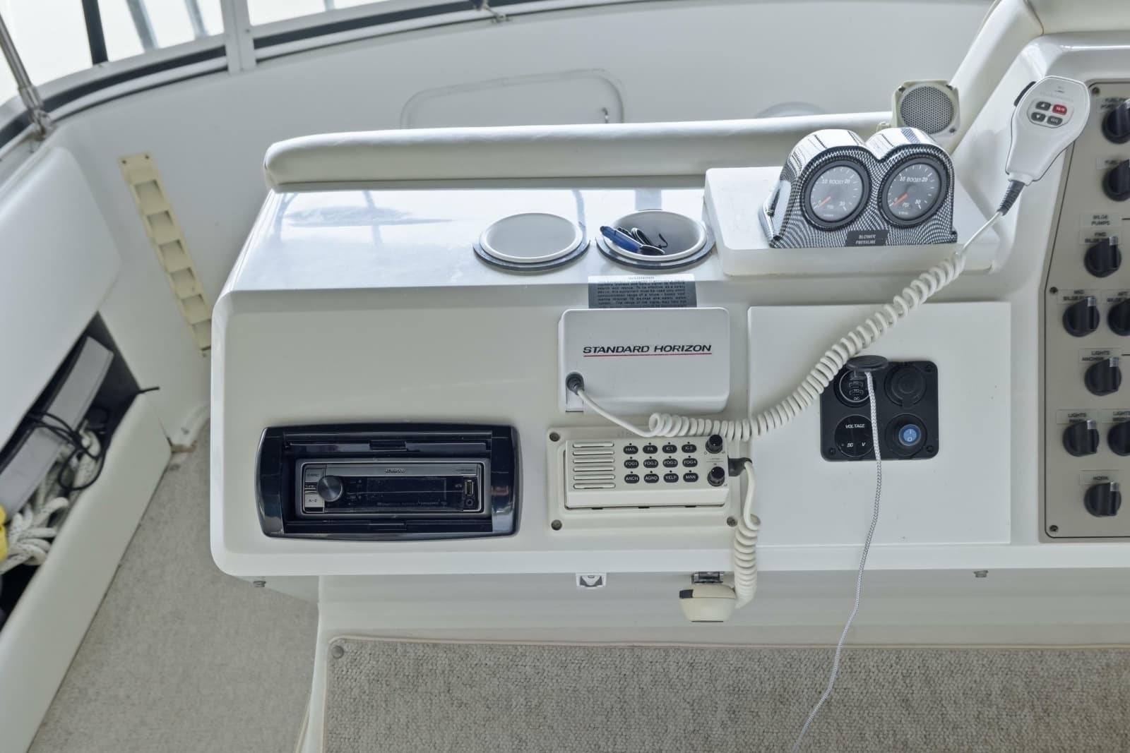2000 Carver 406 Aft Cabin Motor Yacht - Photo 11