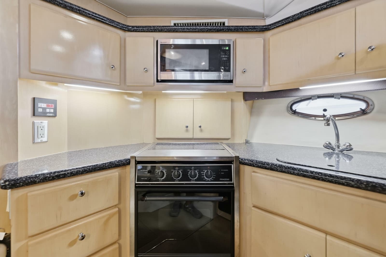 2000 Carver 406 Aft Cabin Motor Yacht - Photo 61