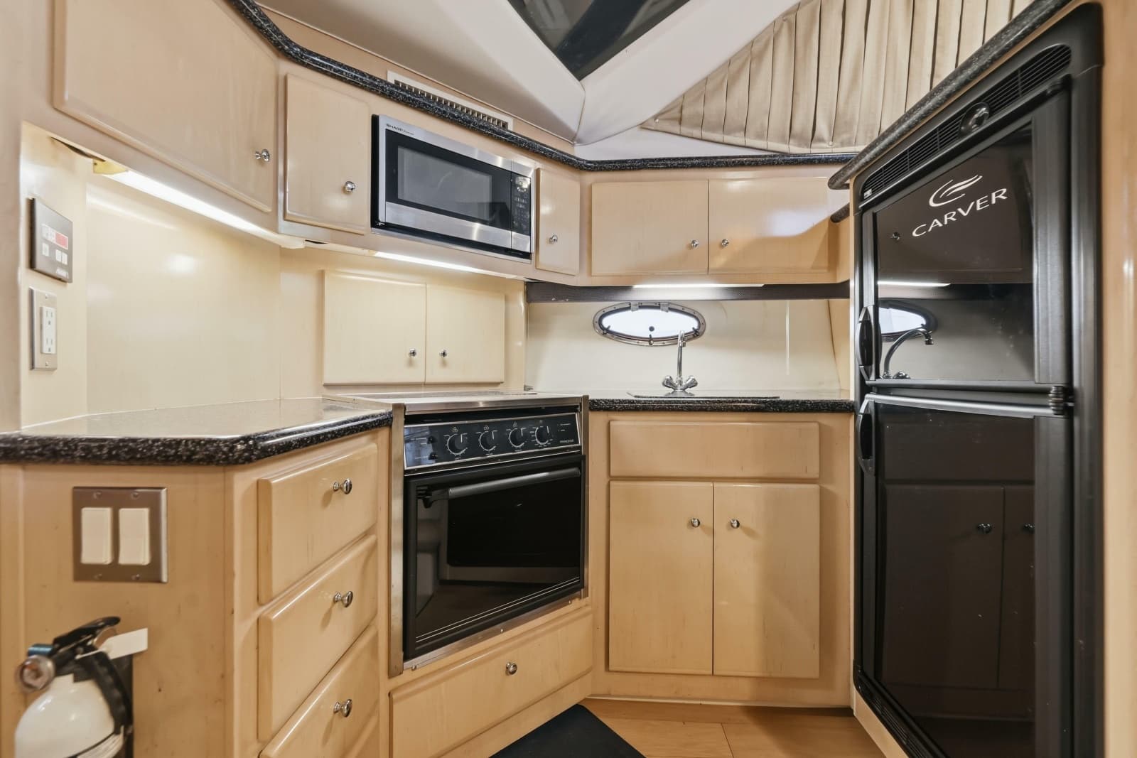 2000 Carver 406 Aft Cabin Motor Yacht - Photo 53