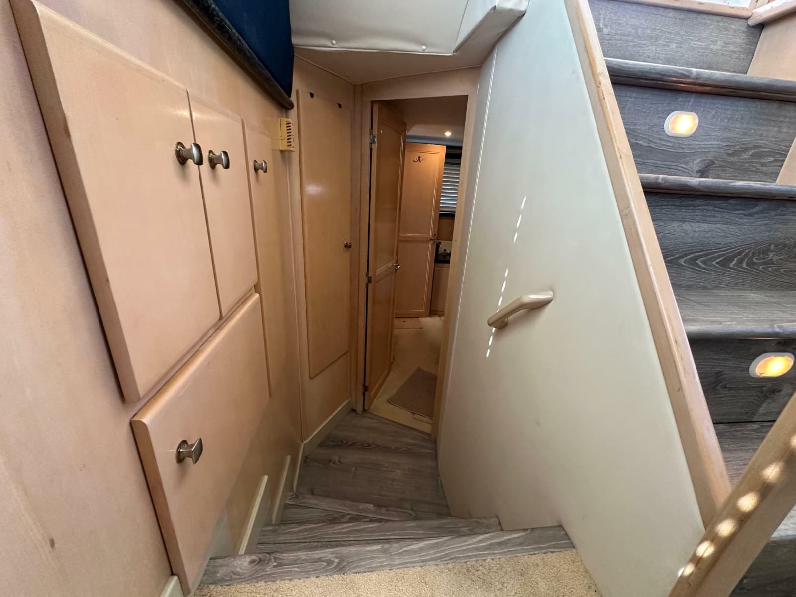 2000 Carver 406 Motor Yacht - Photo 26