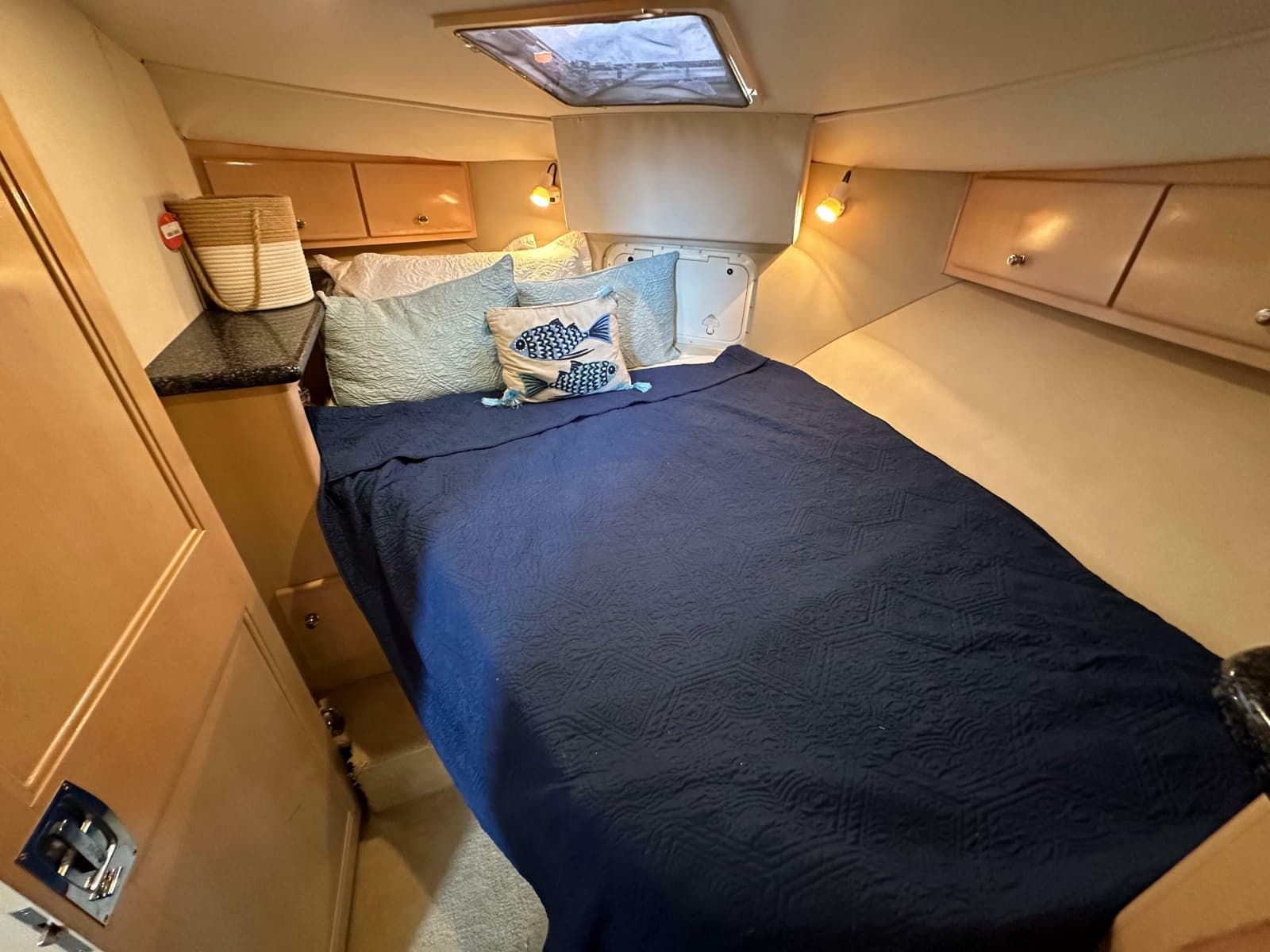 2000 Carver 406 Motor Yacht - Photo 24