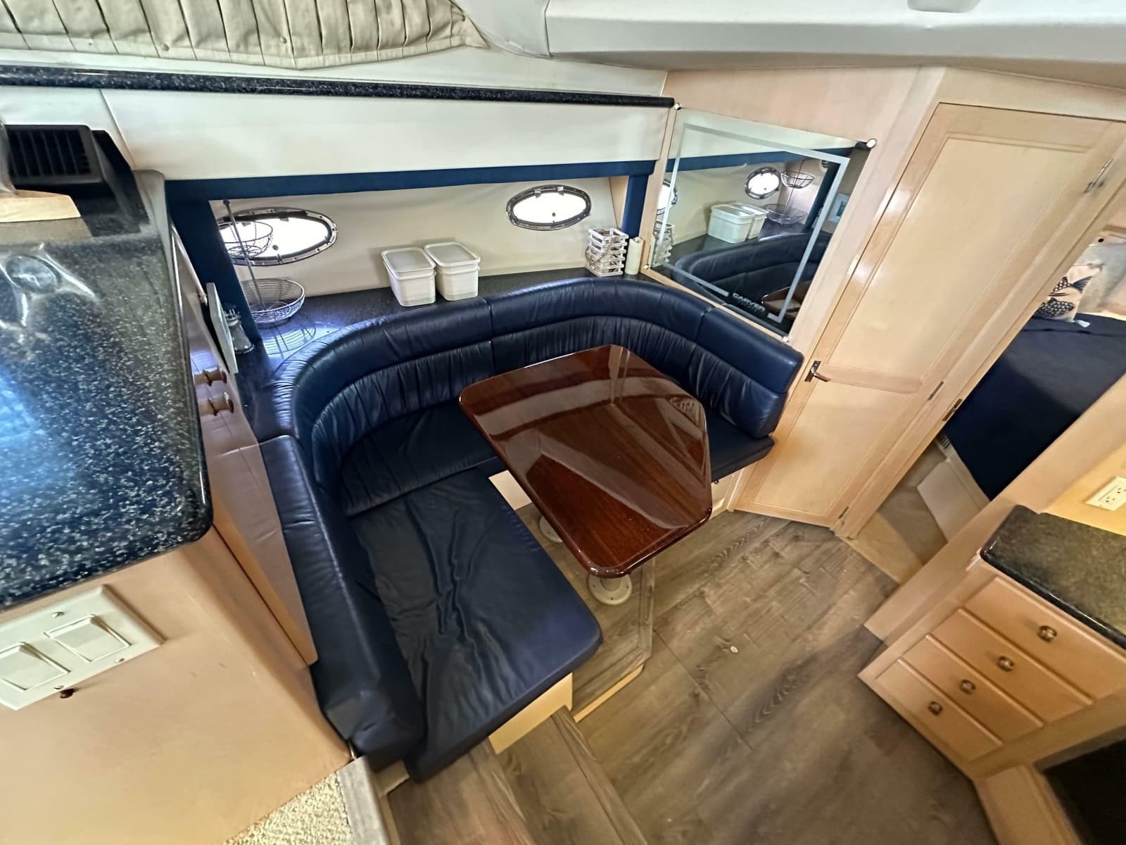 2000 Carver 406 Motor Yacht - Photo 19