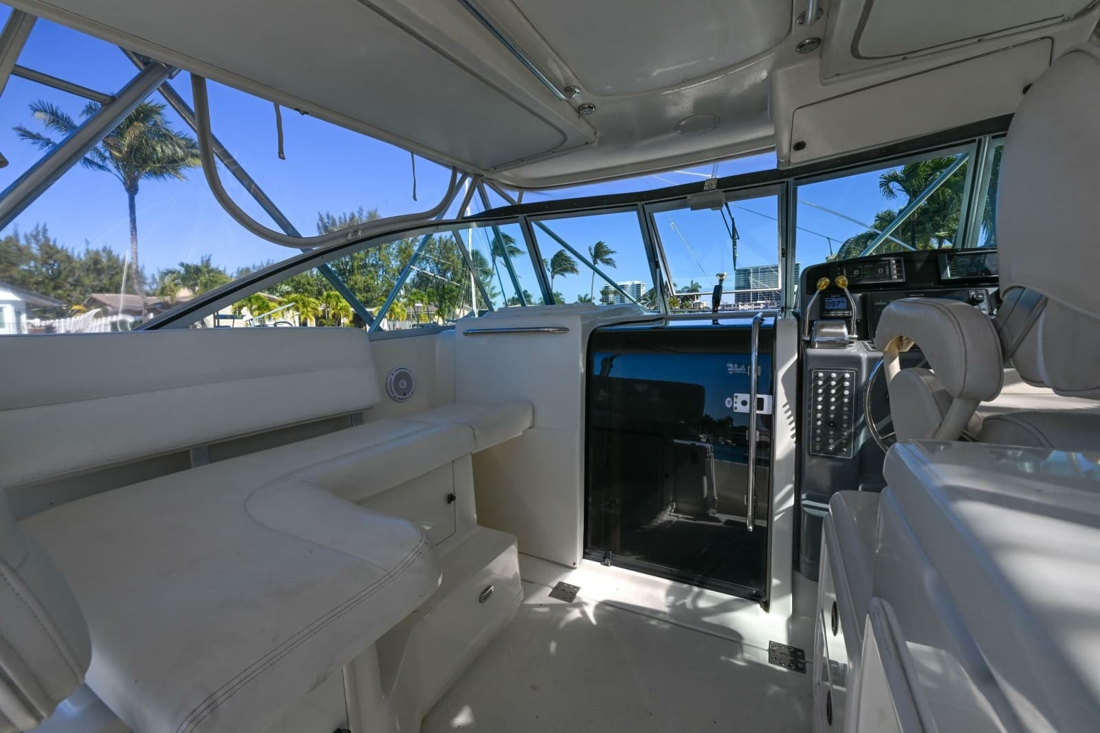 2000 Pursuit 3400 Express - Photo 30