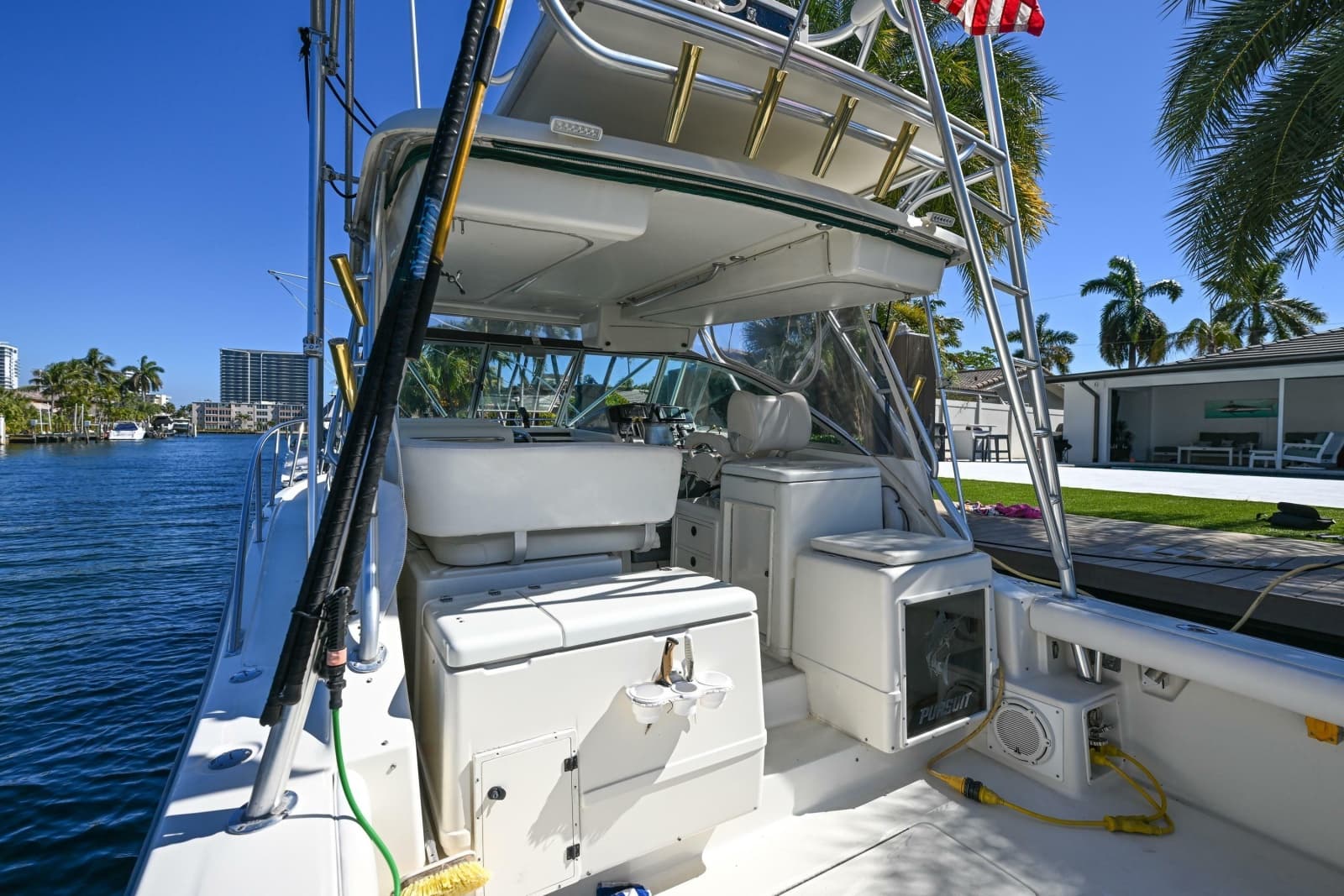 2000 Pursuit 3400 Express - Photo 25
