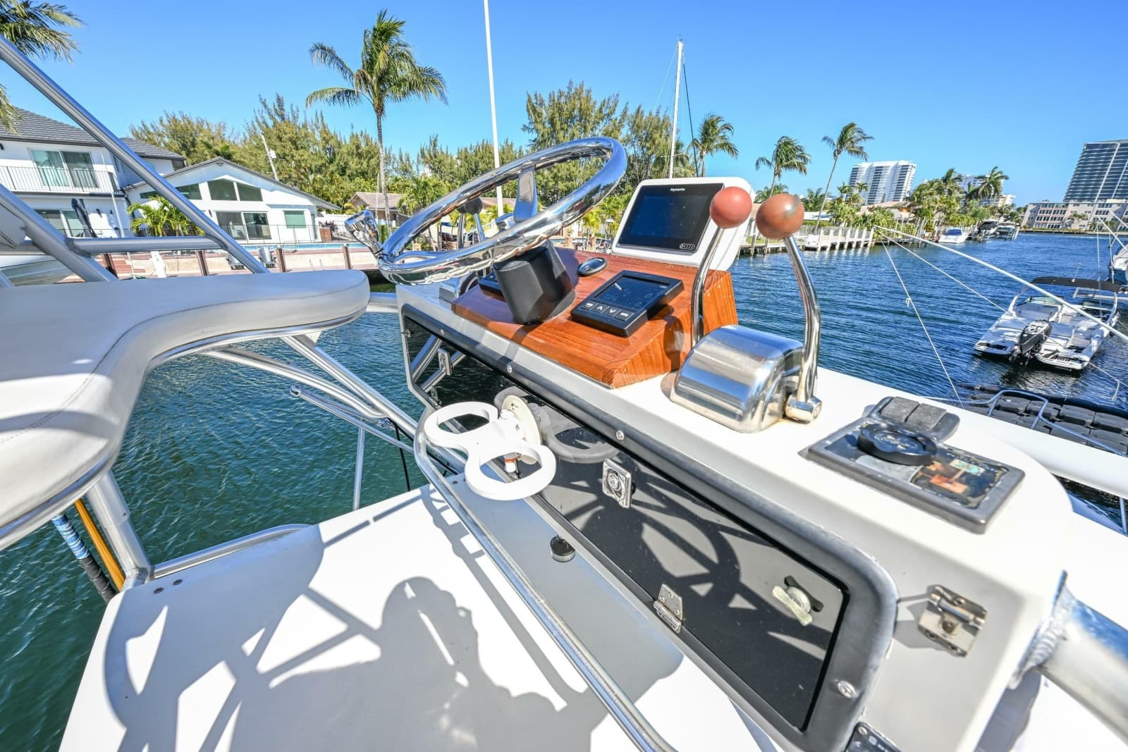 2000 Pursuit 3400 Express - Photo 19