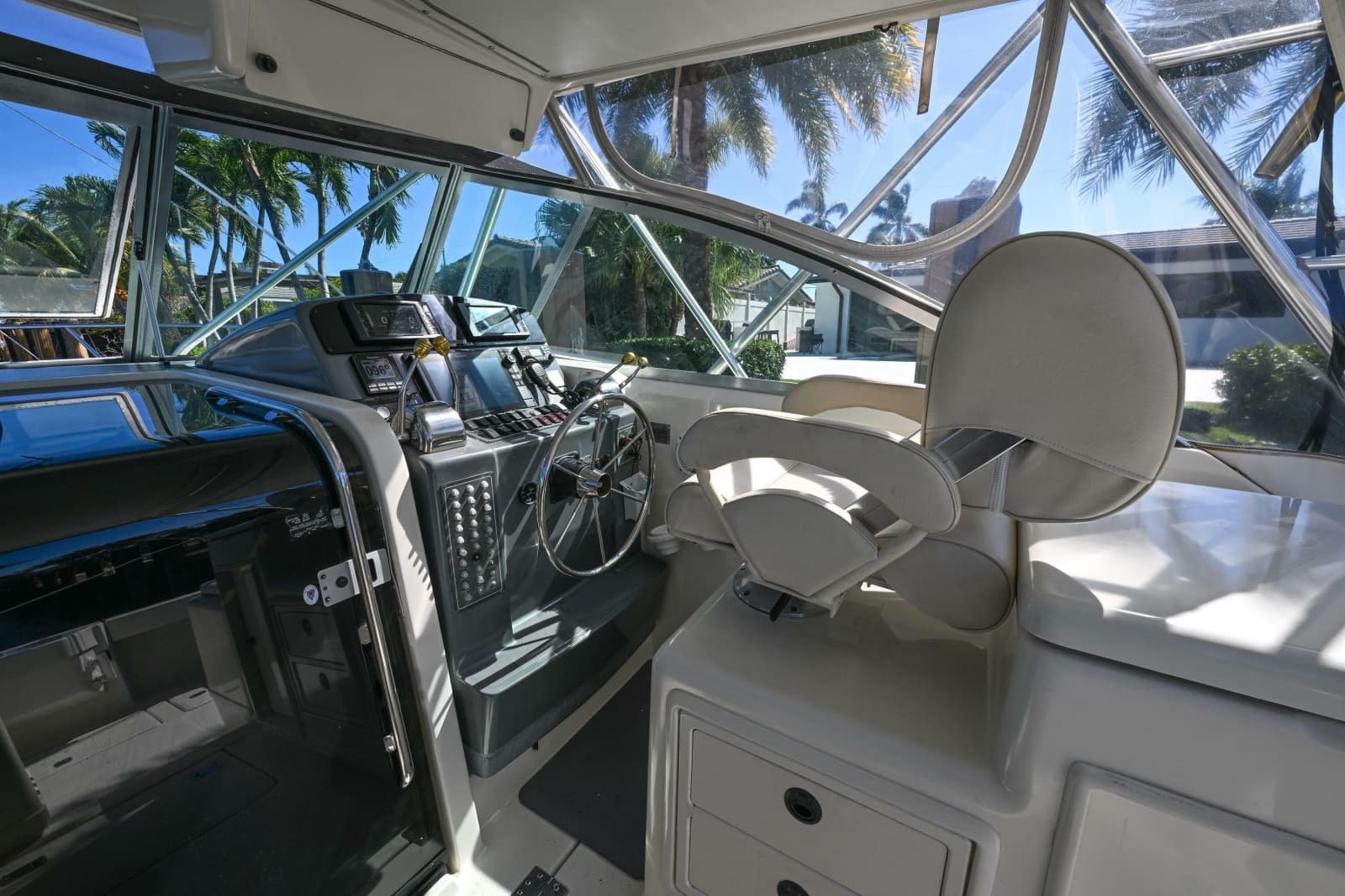 2000 Pursuit 3400 Express - Photo 34