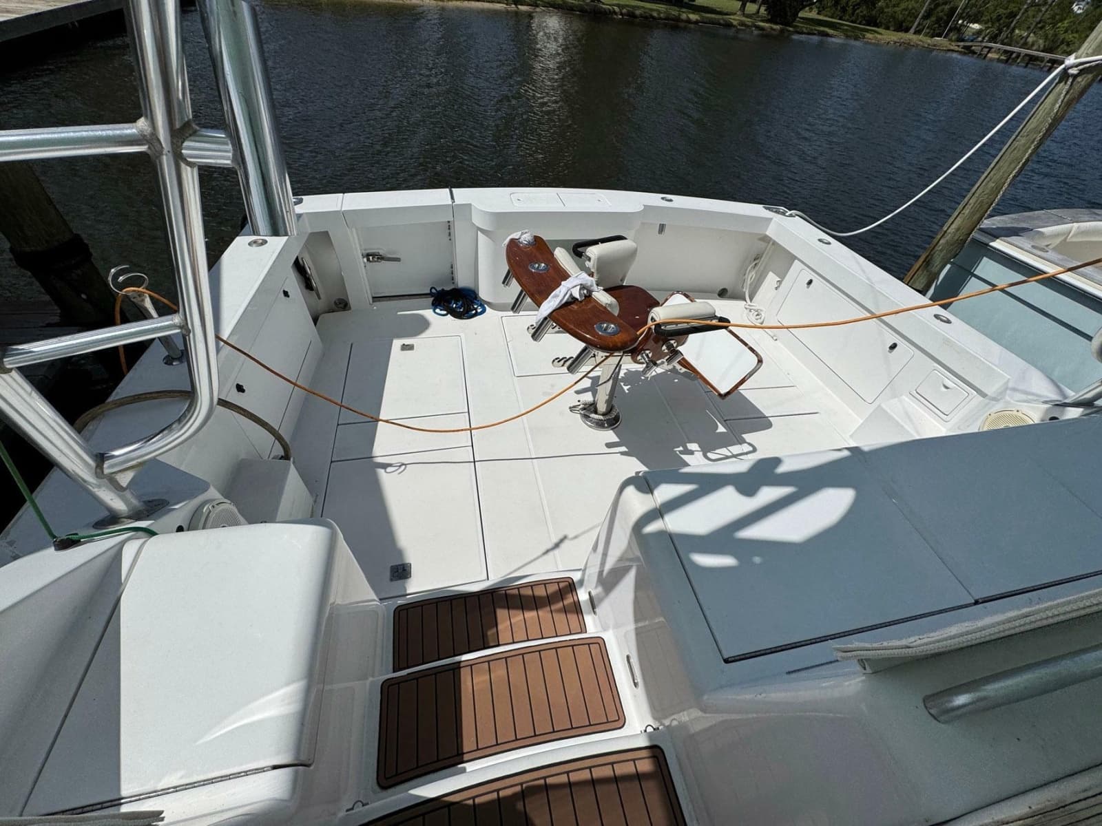 1999 Cabo 45 Express - Photo 10