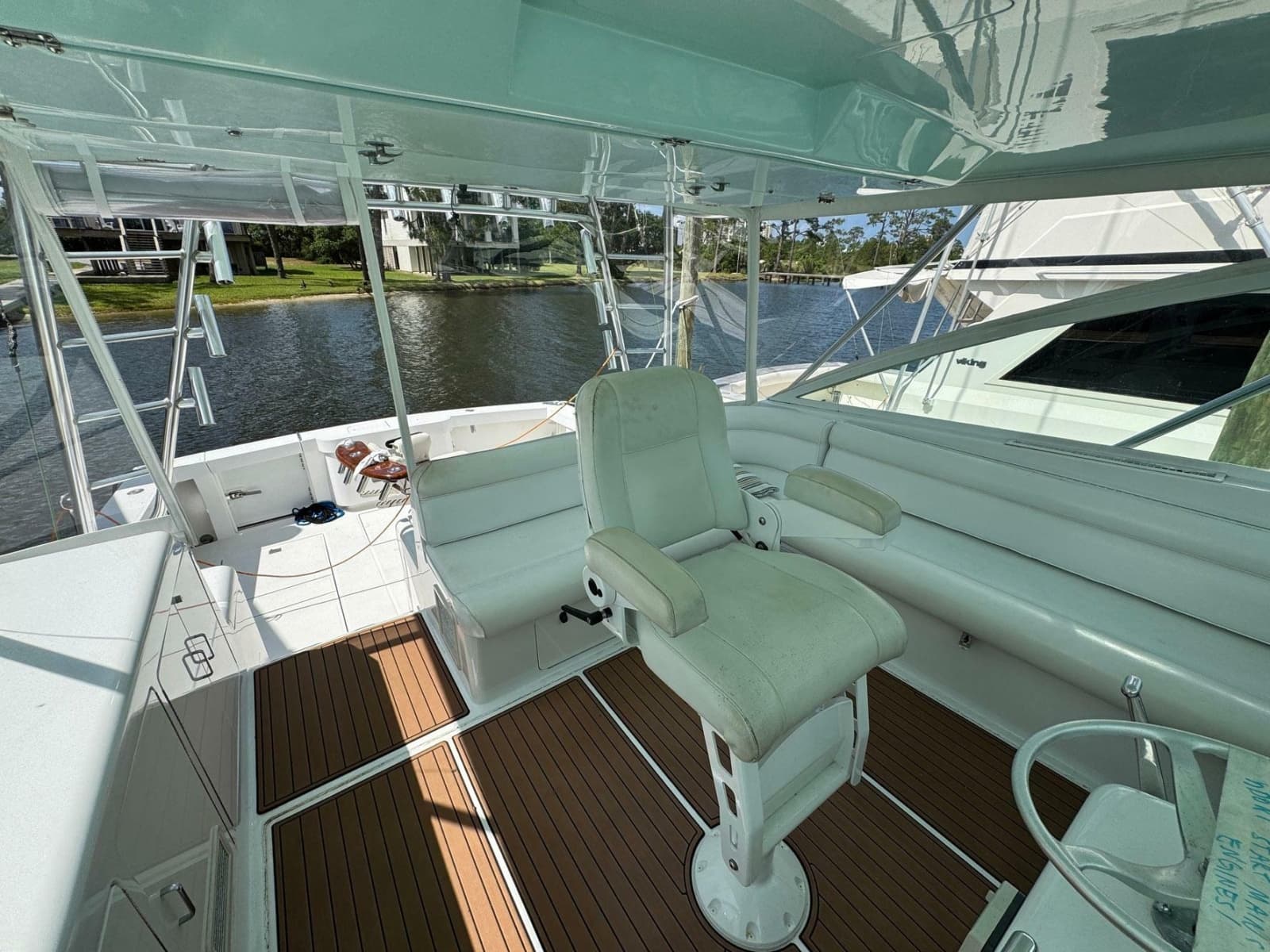 1999 Cabo 45 Express - Photo 3