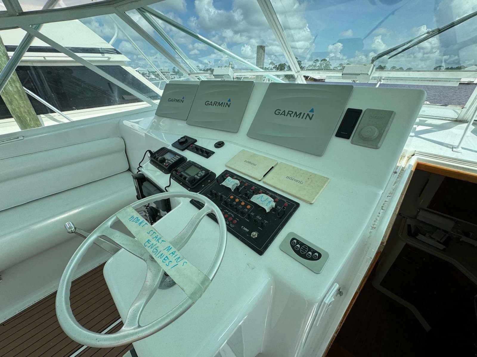 1999 Cabo 45 Express - Photo 2