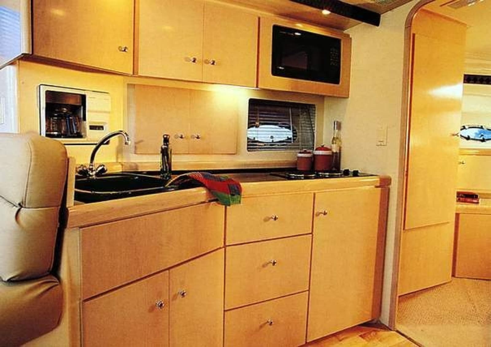 1999 Carver 350 Mariner - Photo 5