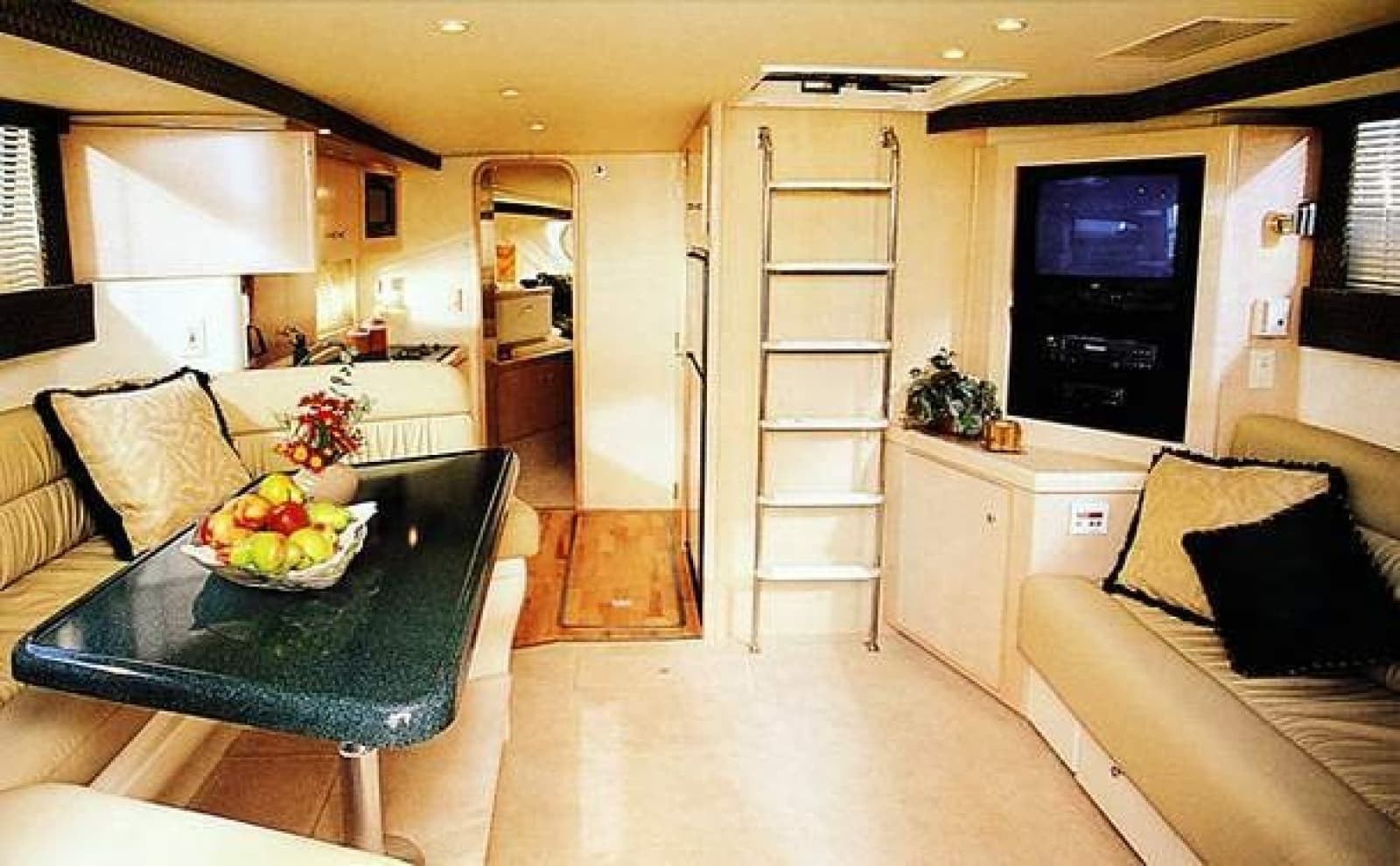 1999 Carver 350 Mariner - Photo 4