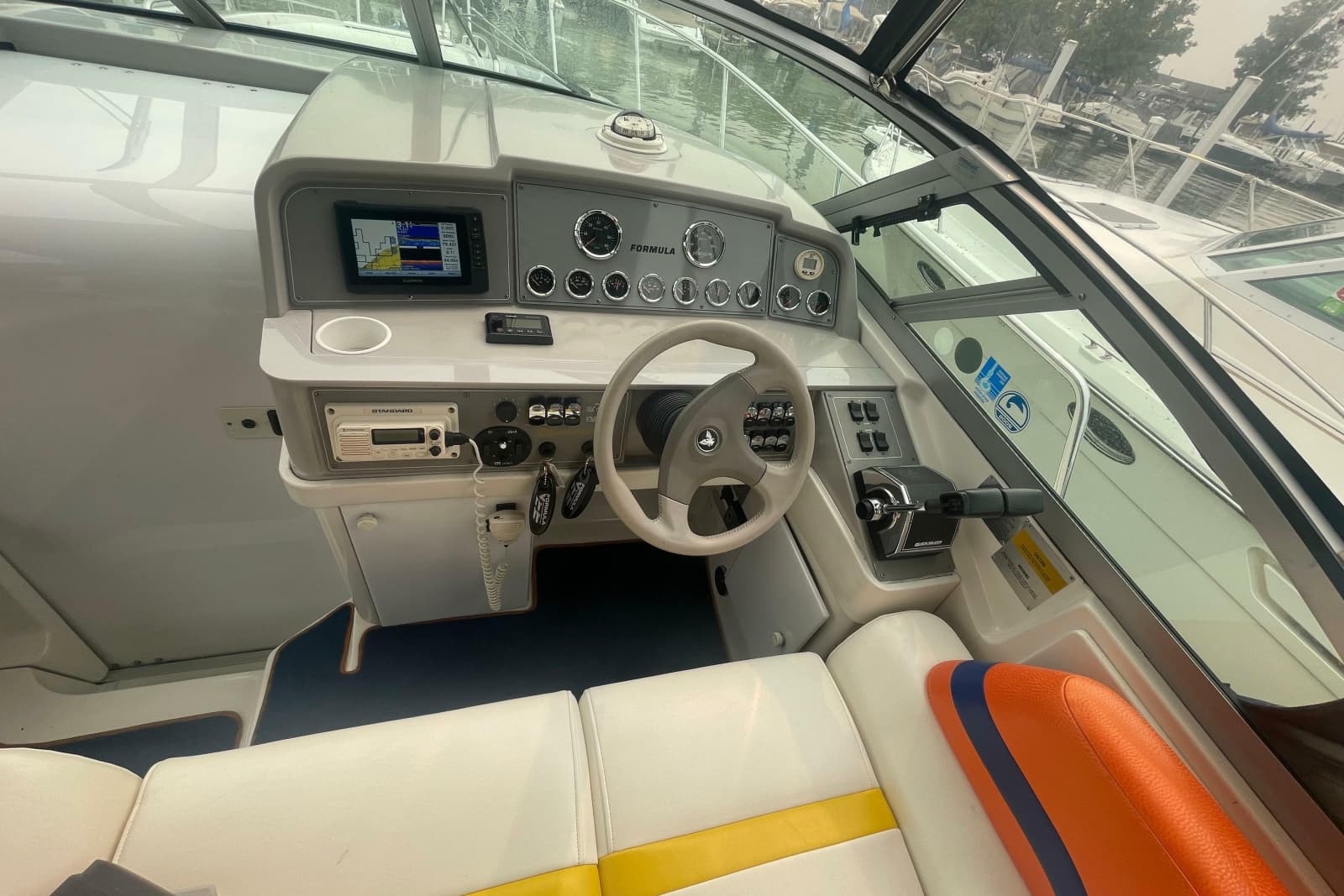 1999 Formula 31 Performance Cruiser - Photo 16