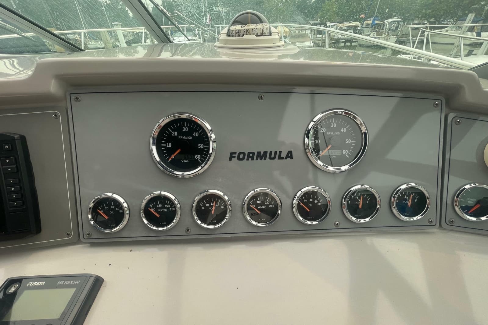 1999 Formula 31 Performance Cruiser - Photo 14