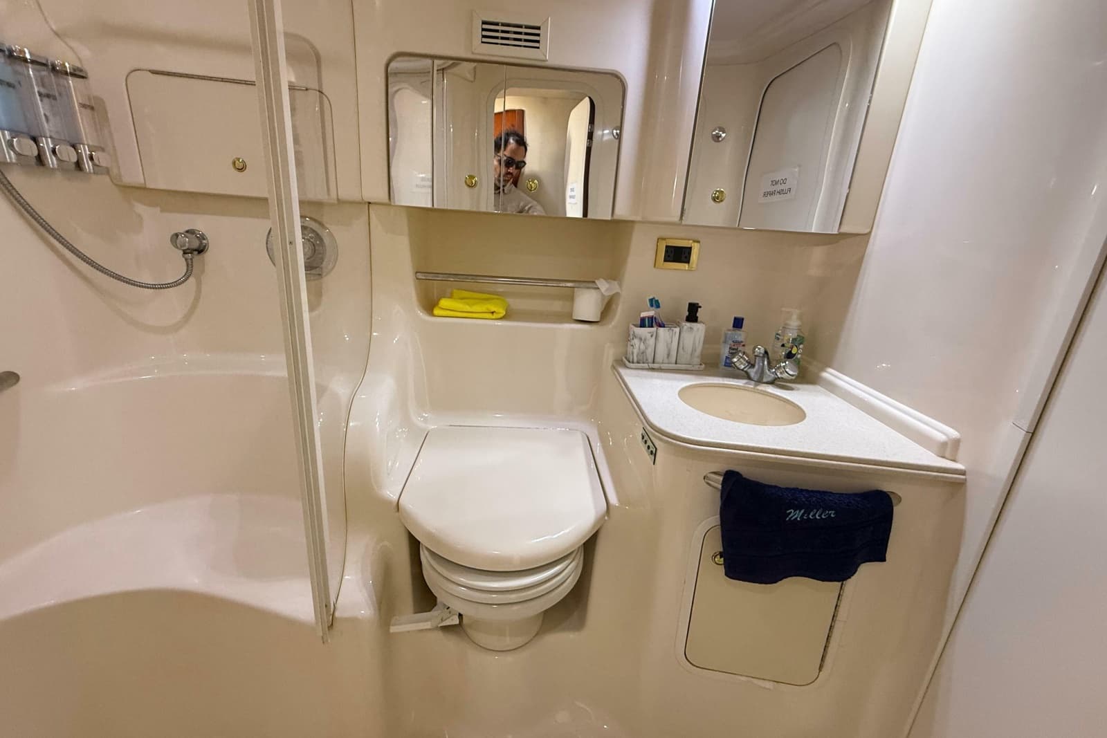 1999 Sea Ray 410 Express Cruiser - Photo 21
