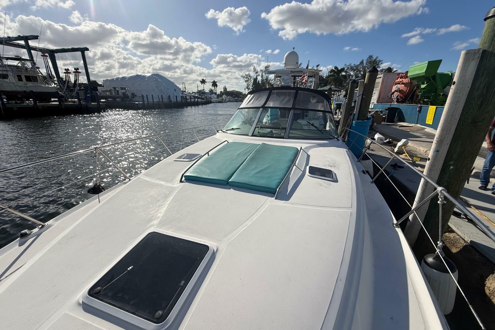 1999 Sea Ray 410 Express Cruiser - Photo 5